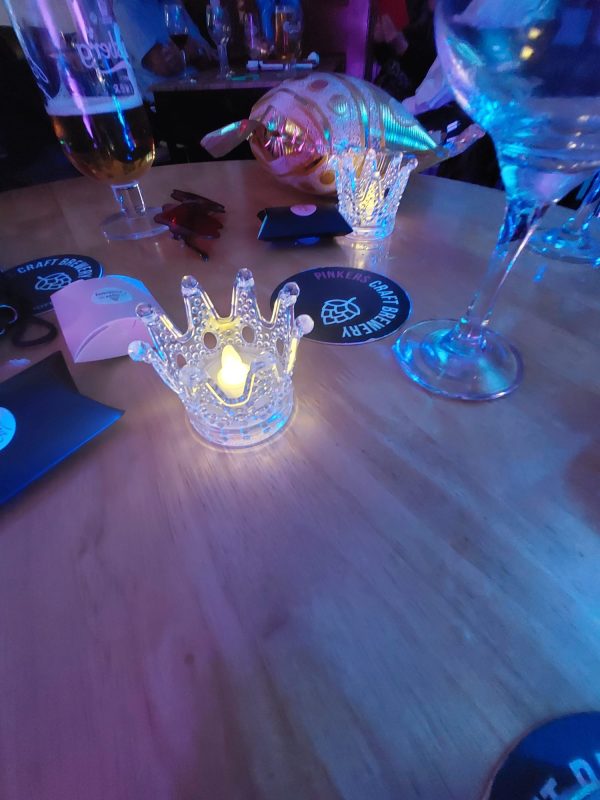 CANDLE DECORATIONS ON THE TABLE